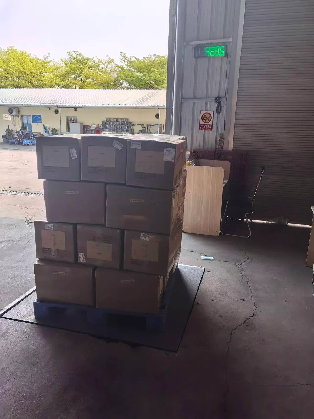 Shipping Men Caps T-Shirts from China to Guyana