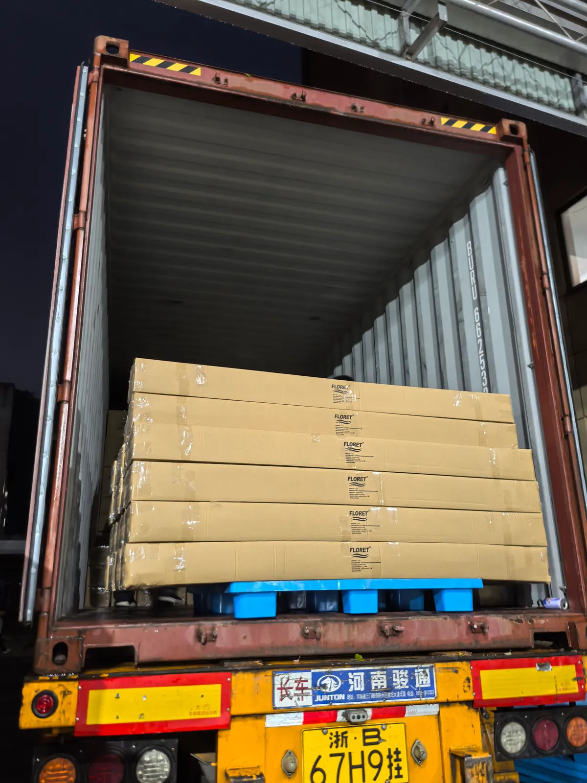 Fig 1: Squeegee cartons loaded in the 40HQ at Ningbo — volume-heavy cargo stacked to the container roof